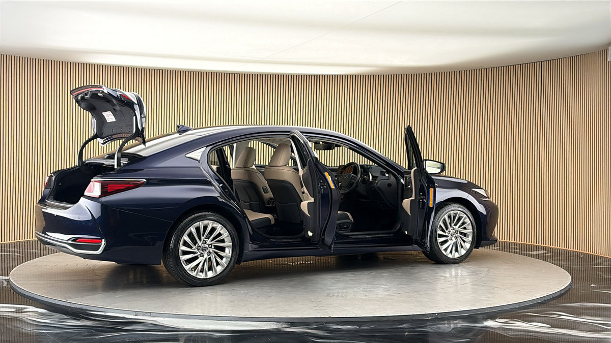 More views of Lexus ES