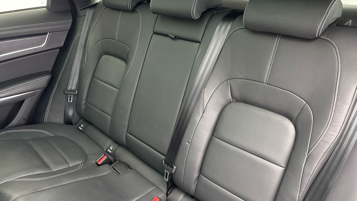 Jaguar F-PACE Image 8