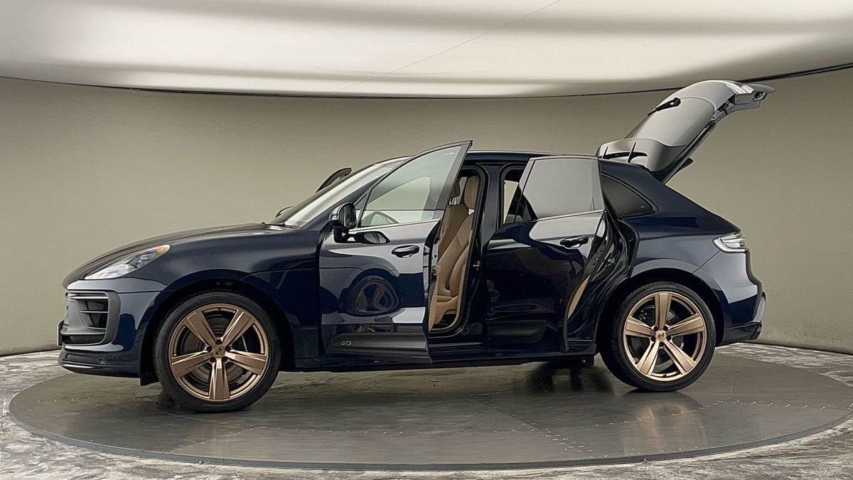 More views of Porsche Macan