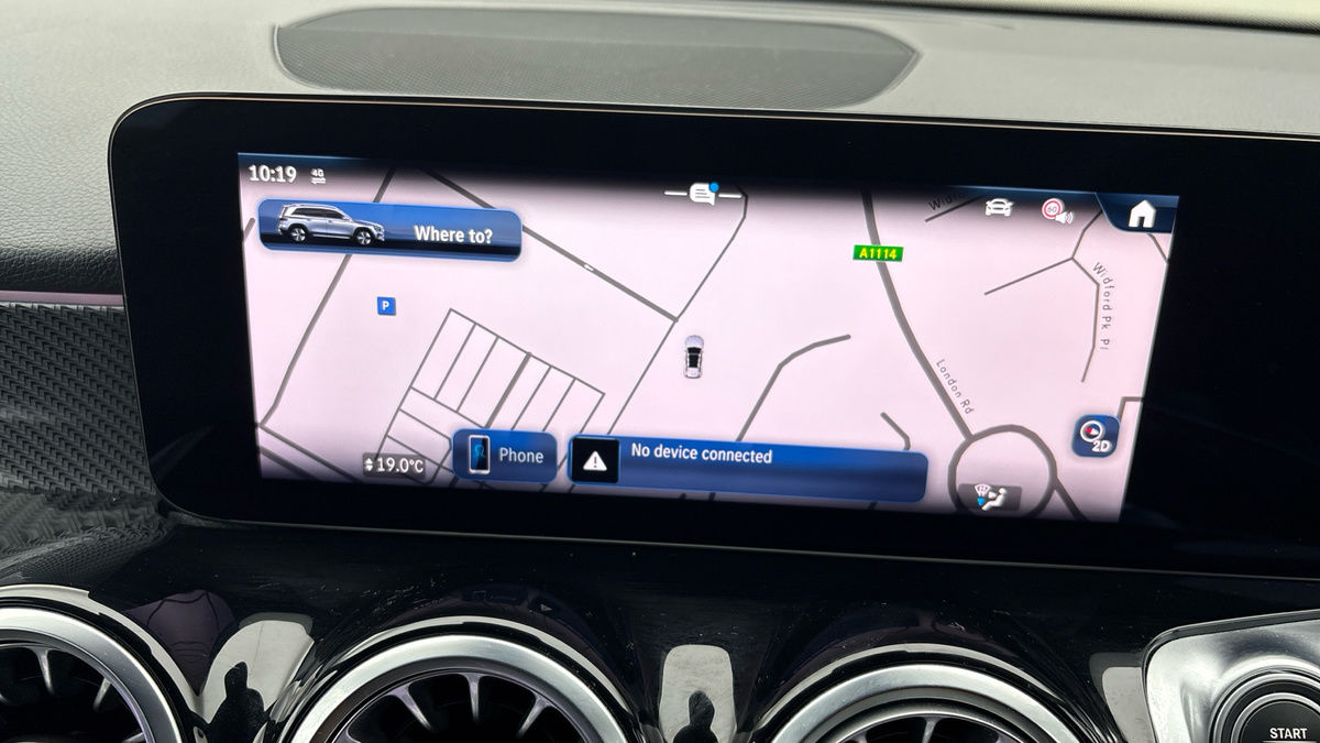 Mercedes-Benz GLB Image 17