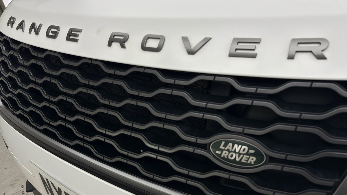 Land Rover Range Rover Velar Image 24
