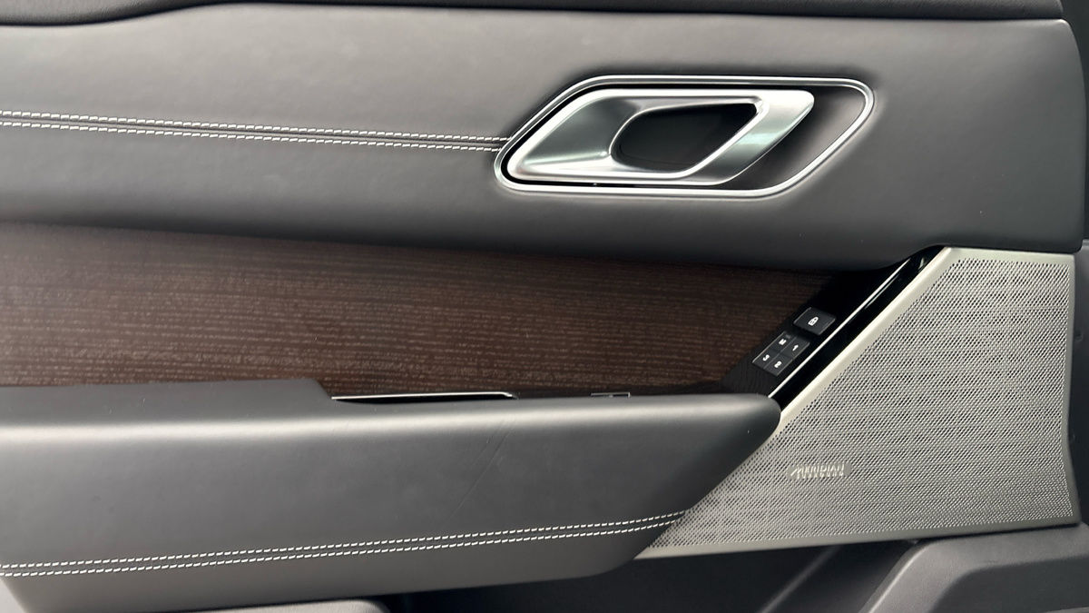 Land Rover Range Rover Velar Image 19