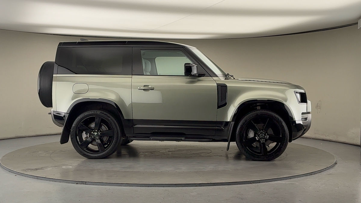 More views of Land Rover Defender 90