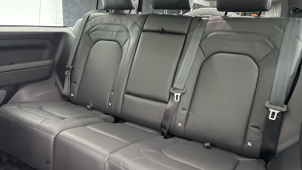 Land Rover Defender 90 Image 8