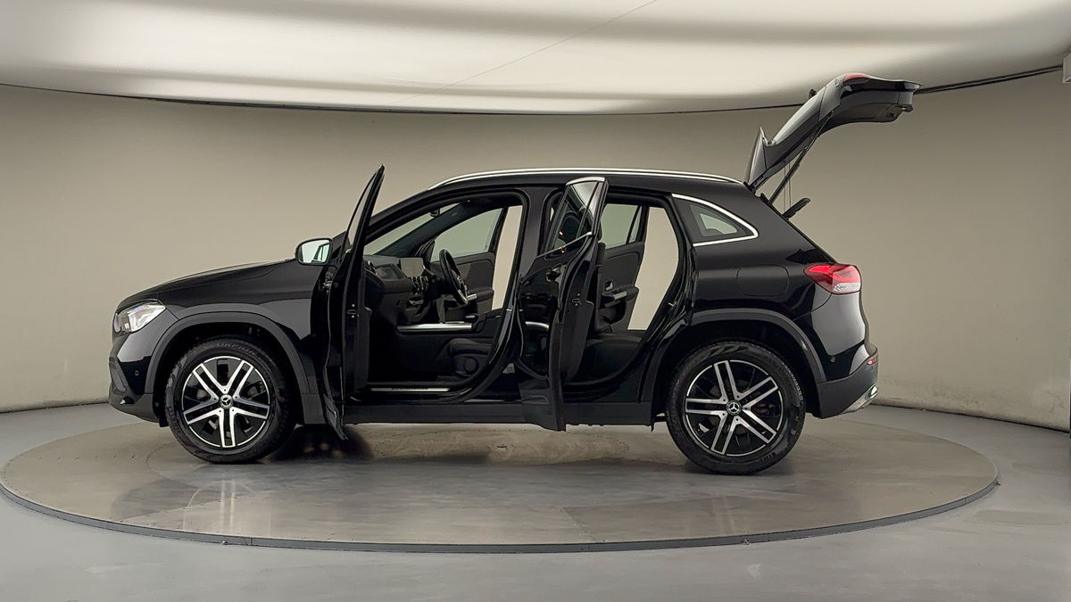 More views of Mercedes-Benz GLA