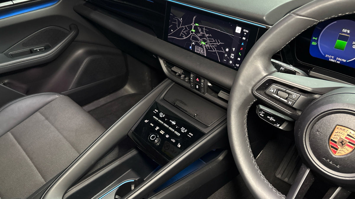 Porsche Macan Image 18