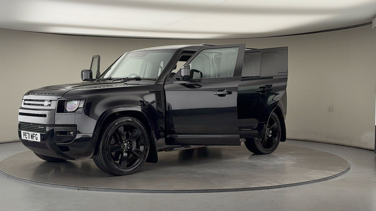 Land Rover Defender 110 Image 22