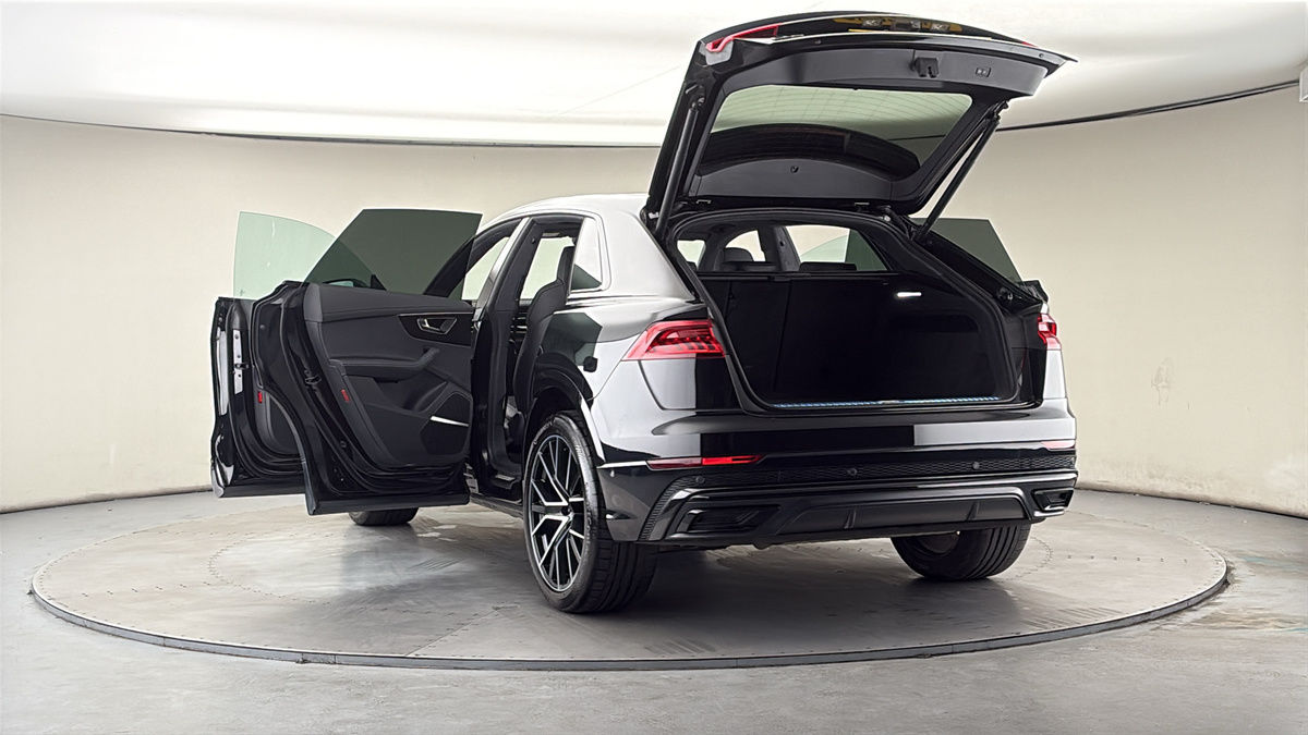 More views of Audi Q8