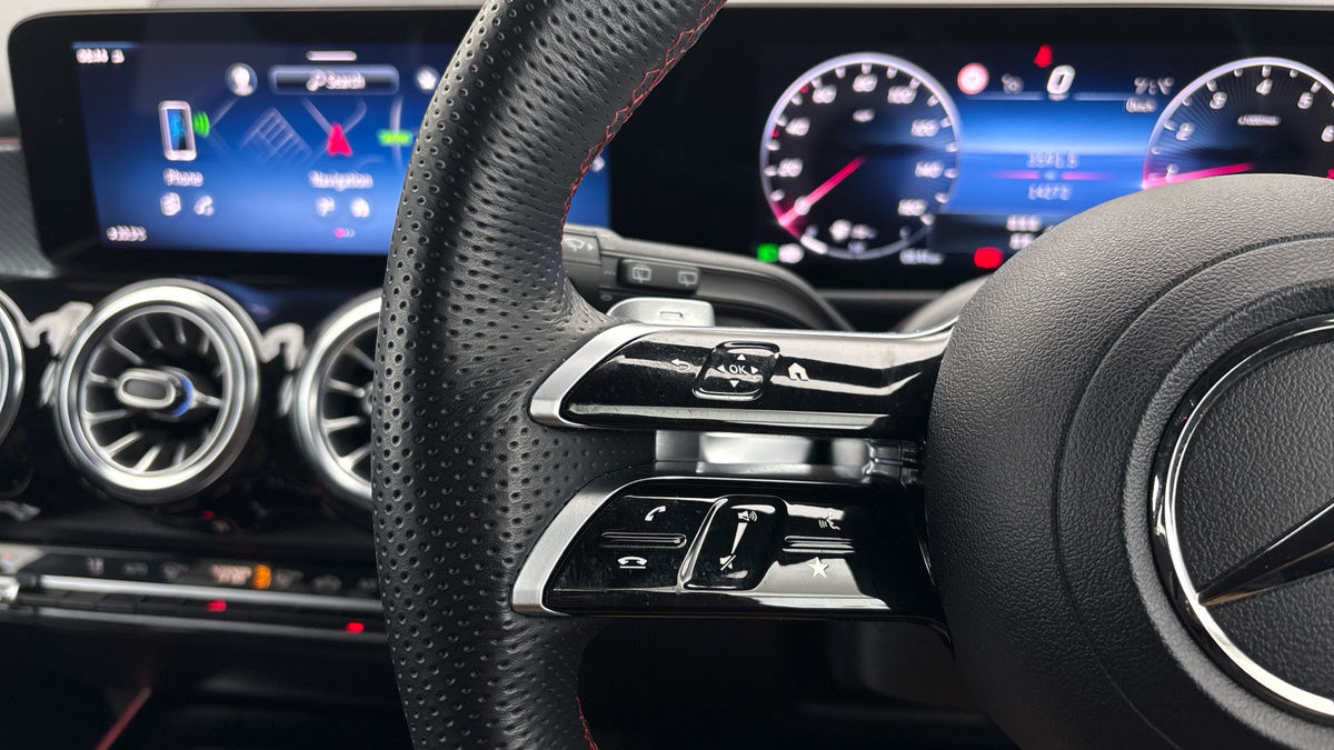 Mercedes-Benz GLB Image 13