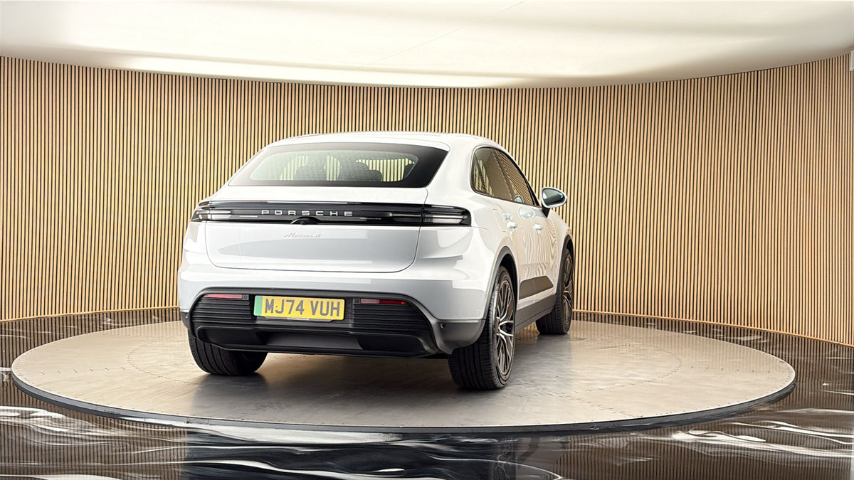 More views of Porsche Macan