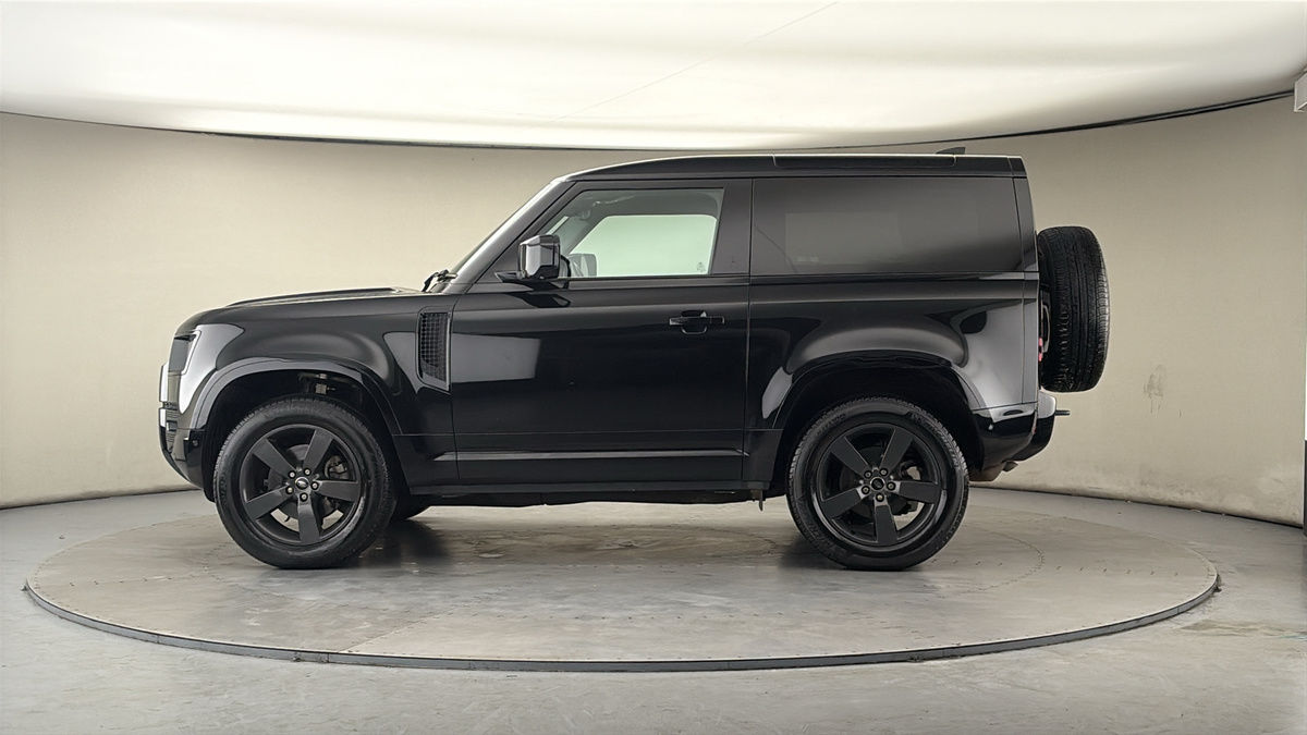 Land Rover Defender 90 Image 15