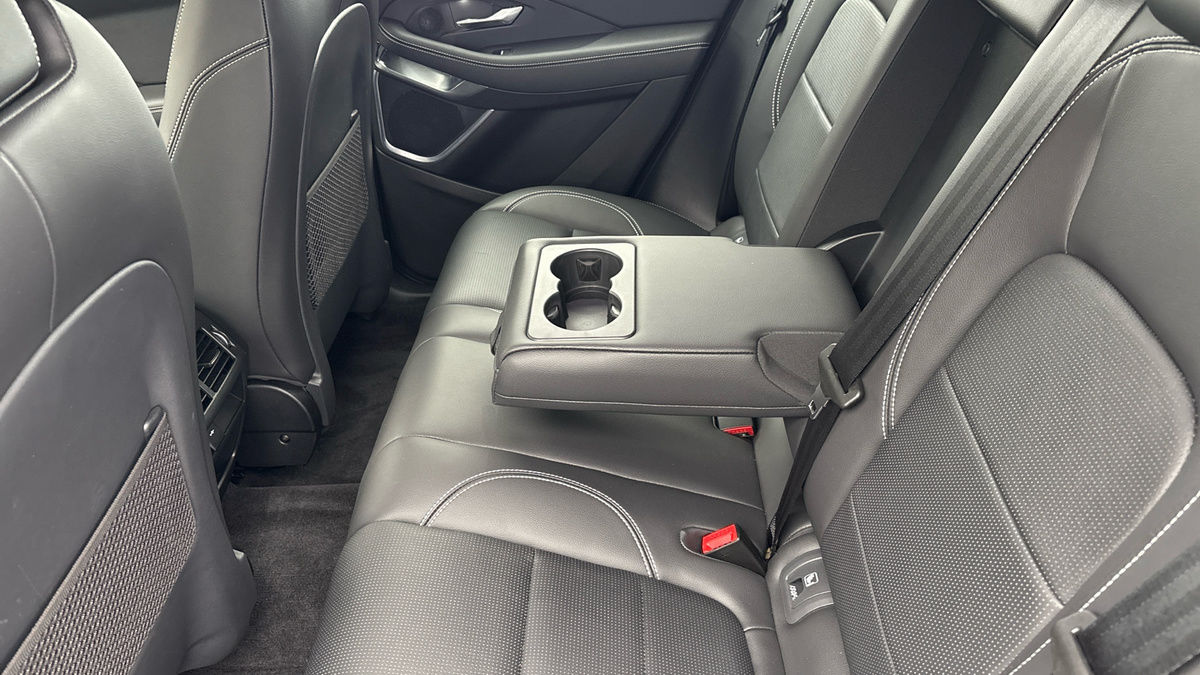 Jaguar E-PACE Image 9