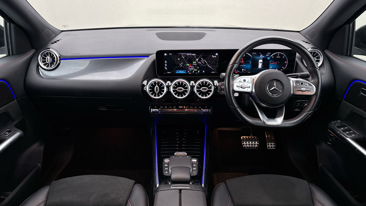Mercedes-Benz GLA Image 12