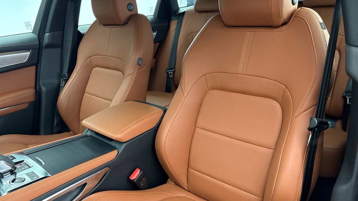 Jaguar F-PACE Image 7