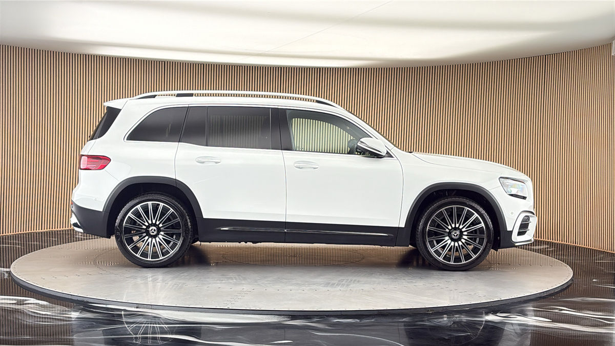 Mercedes-Benz GLB Image 16