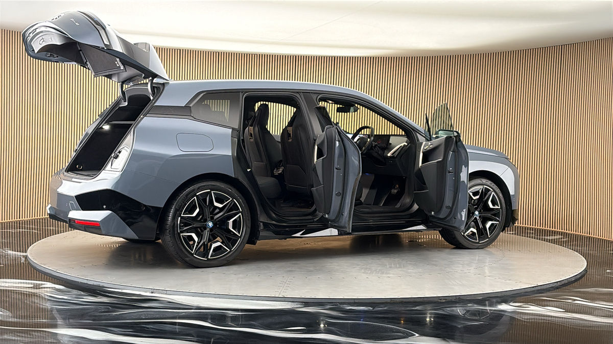 More views of BMW iX