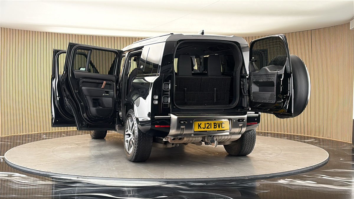 More views of Land Rover Defender 110