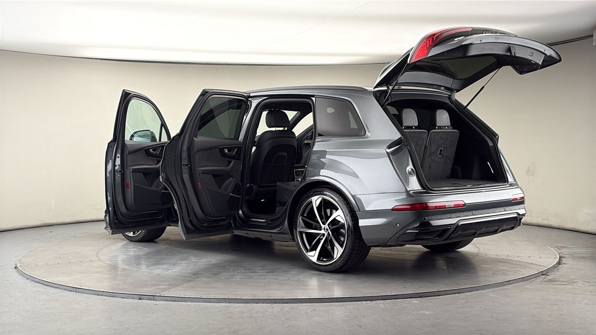 More views of Audi Q7