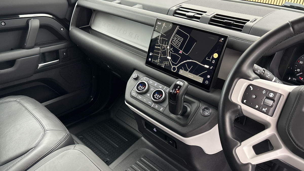 Land Rover Defender 90 Image 18
