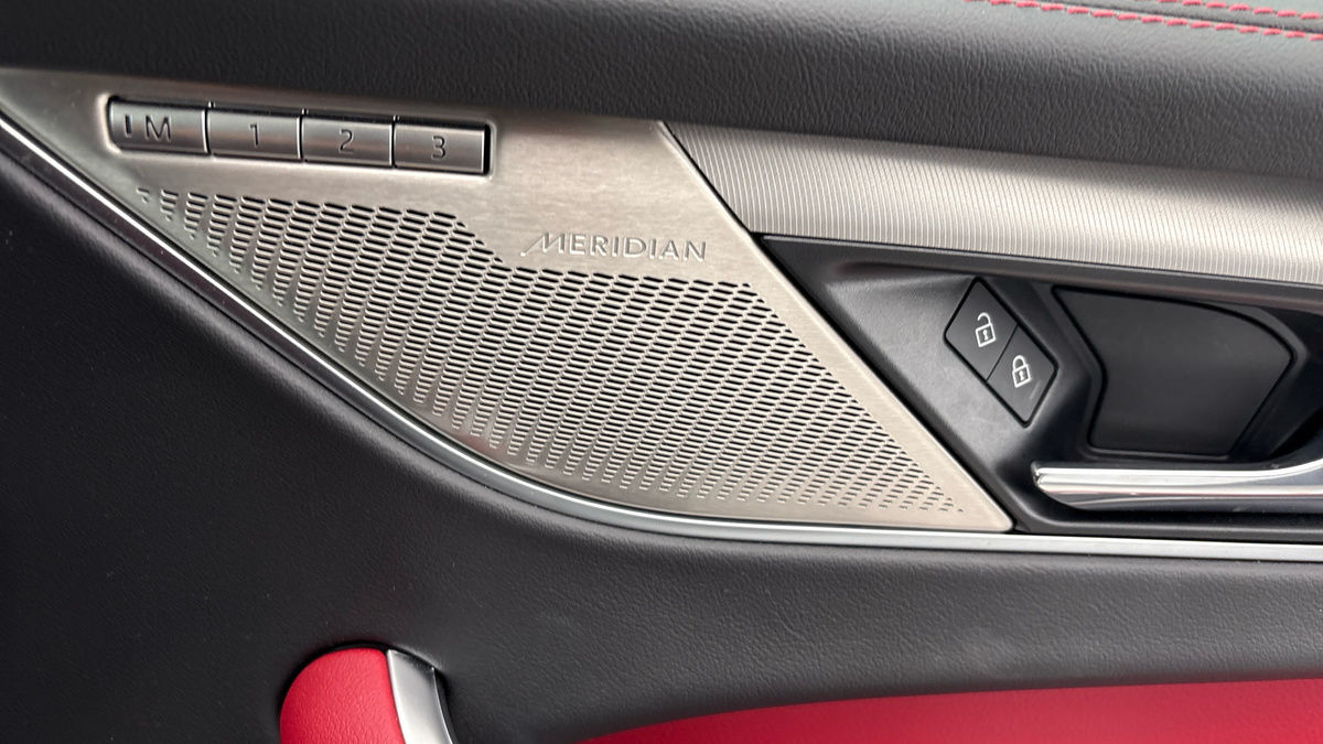 Jaguar F-PACE Image 26