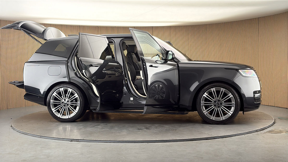 More views of Land Rover Range Rover