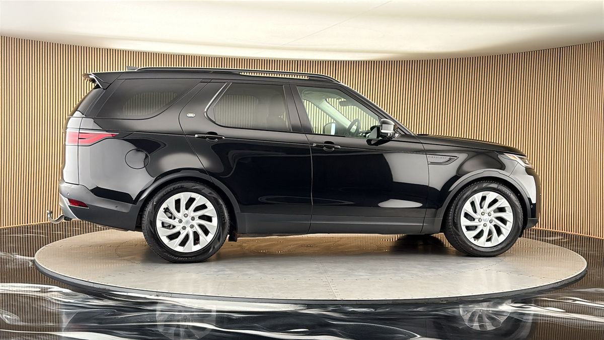 More views of Land Rover Discovery