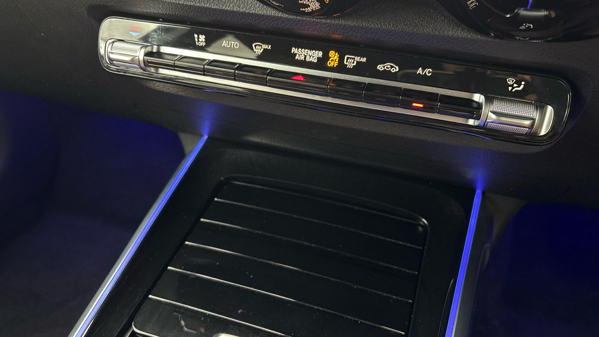 Mercedes-Benz GLB Image 25