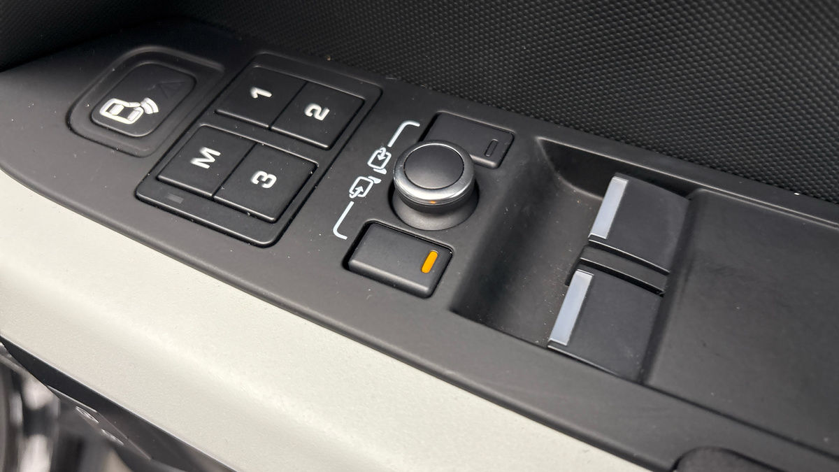 Land Rover Defender 90 Image 29