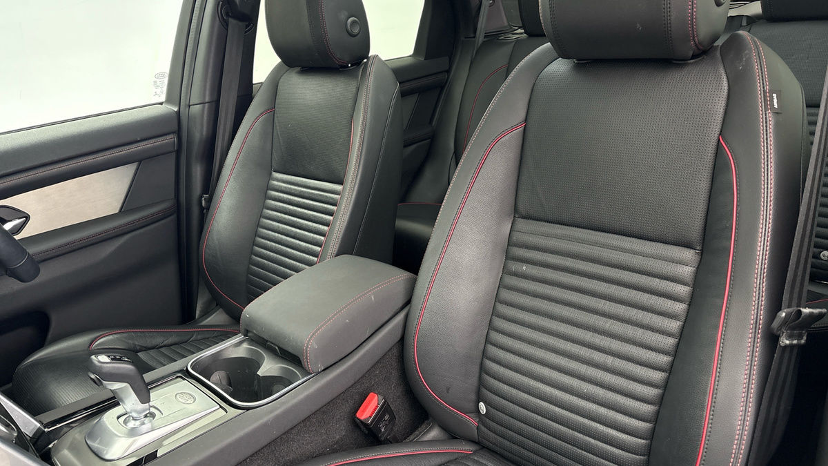 Land Rover Discovery Sport Image 7