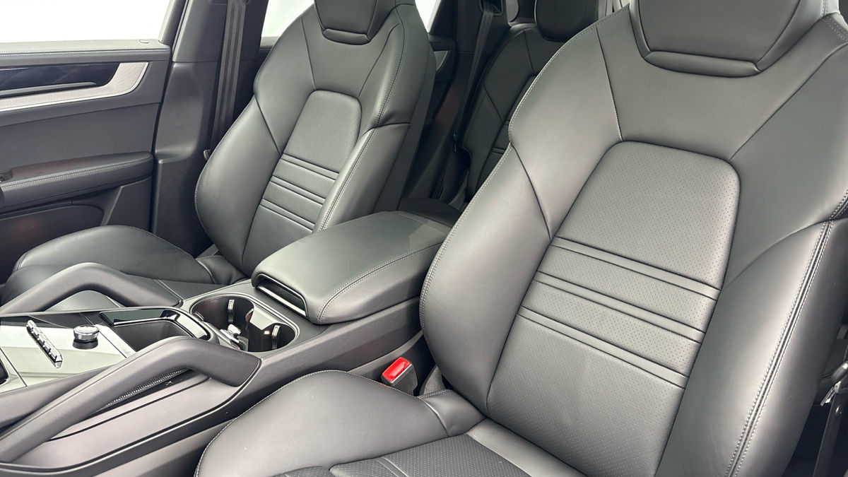 Porsche Cayenne Image 7