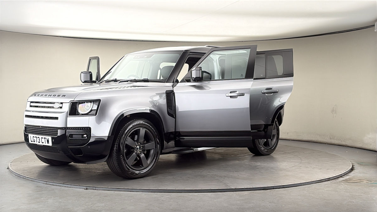 Land Rover Defender 110 Image 22