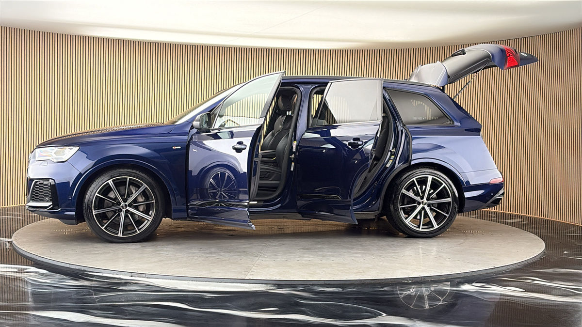 More views of Audi Q7