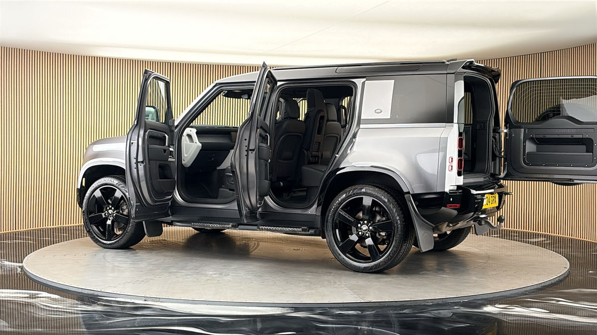More views of Land Rover Defender 110