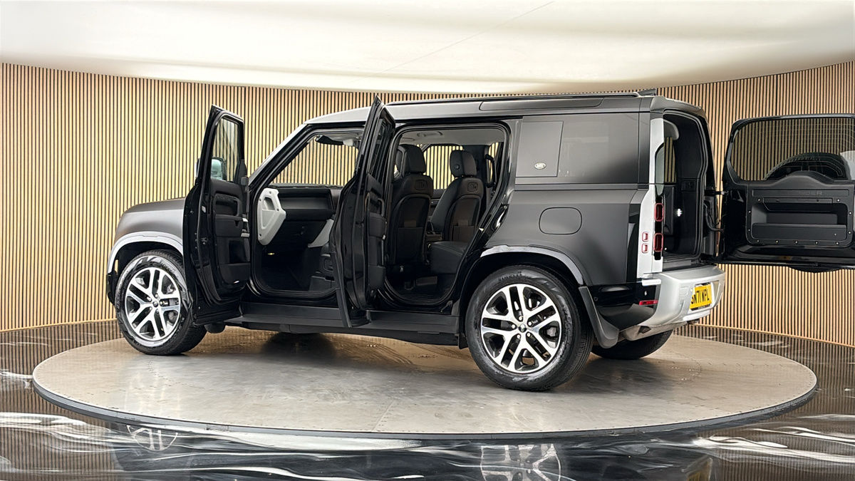 More views of Land Rover Defender 110