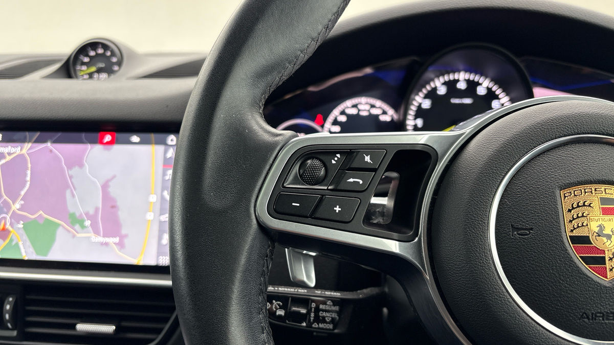 Porsche Cayenne Image 13