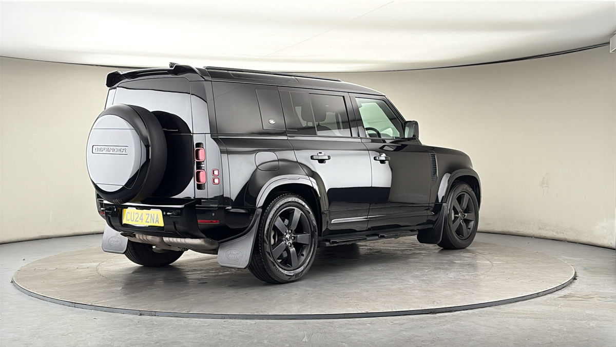 Land Rover Defender 110 Image 21