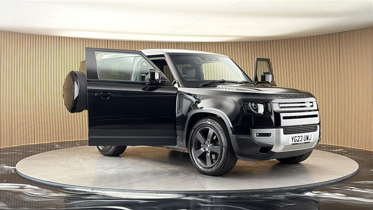 More views of Land Rover Defender 90