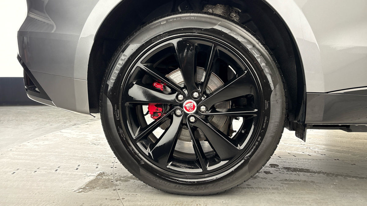 Jaguar F-PACE Image 10