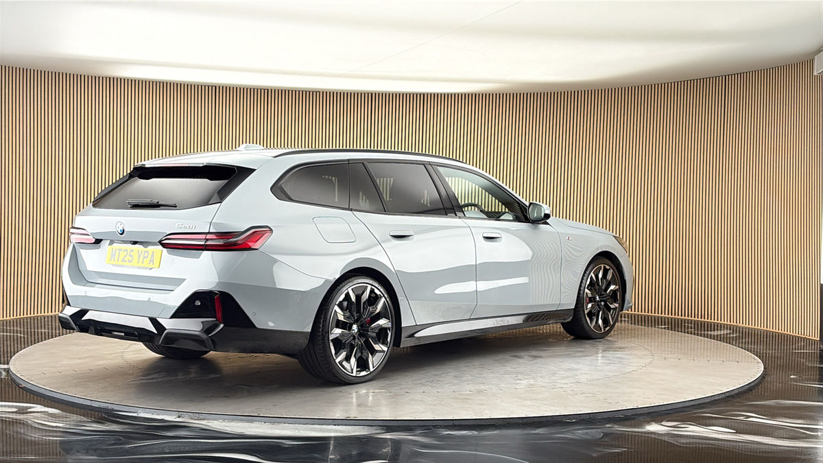 BMW 5 Series Image 21