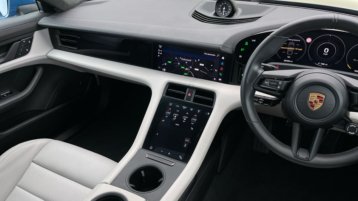 Porsche Taycan Image 18