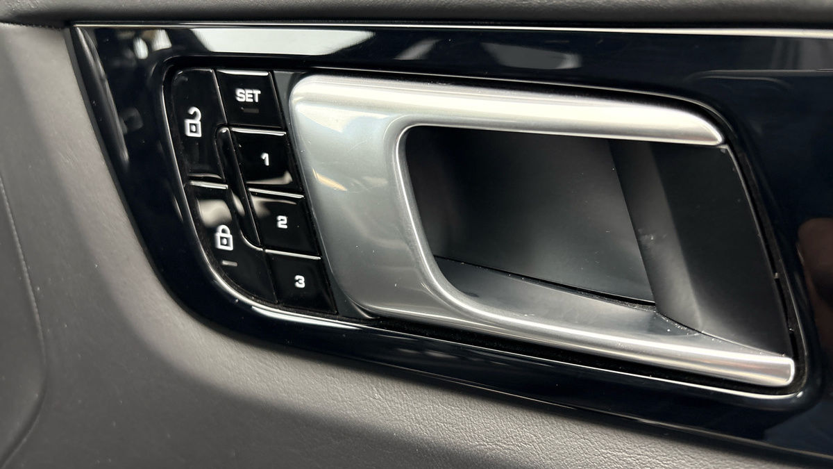 Porsche Cayenne Image 31