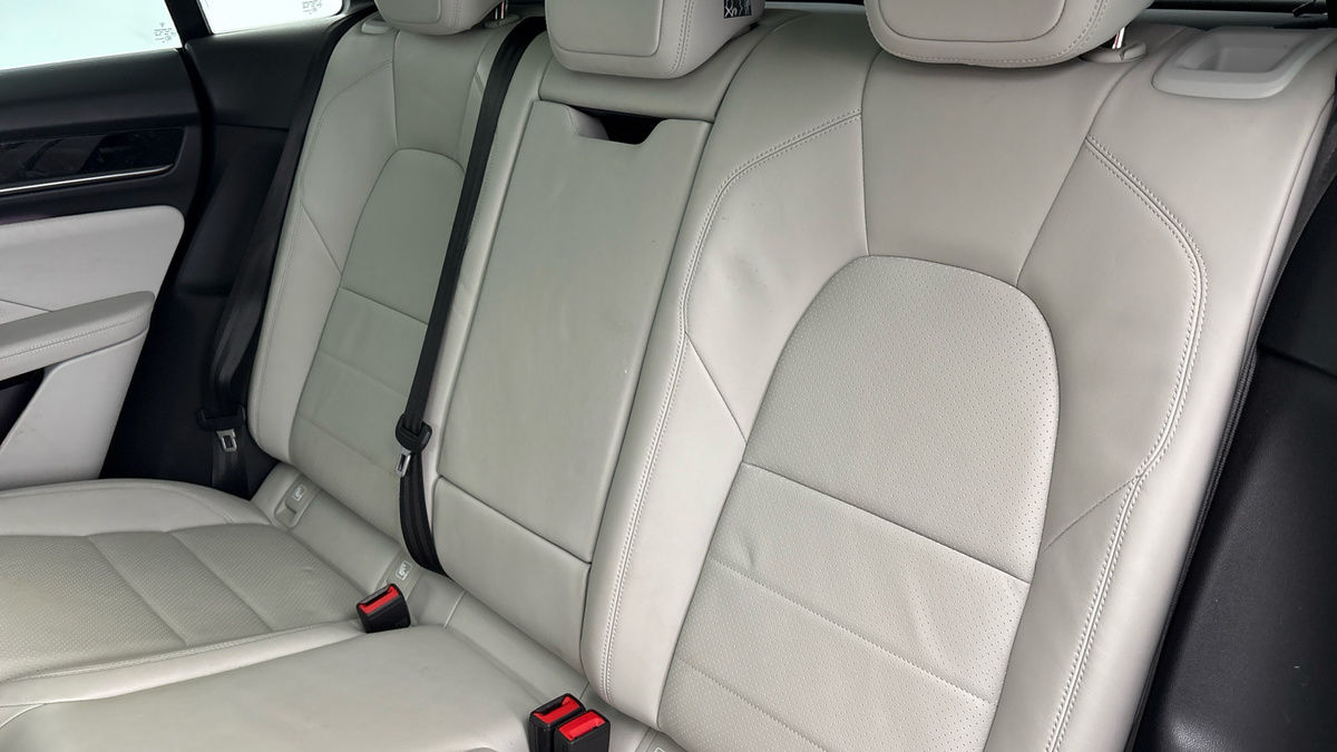 Porsche Macan Image 9