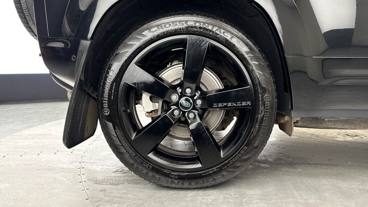 Land Rover Defender 110 Image 10