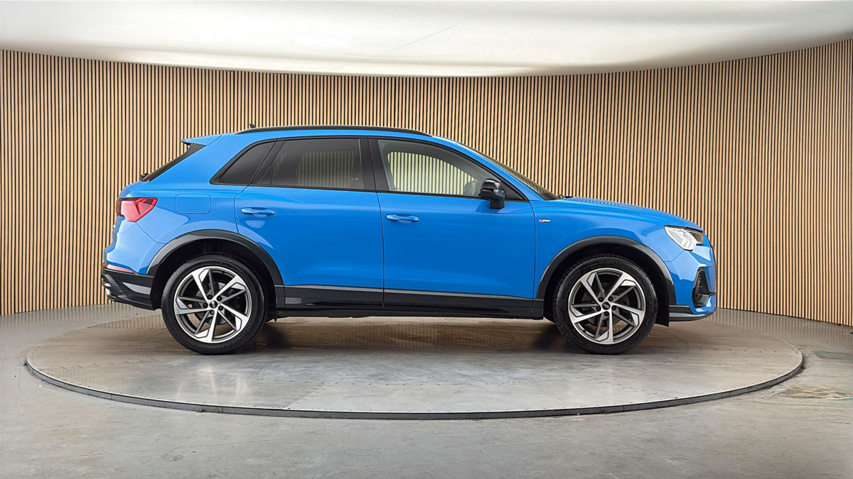 Audi Q3 Image 16