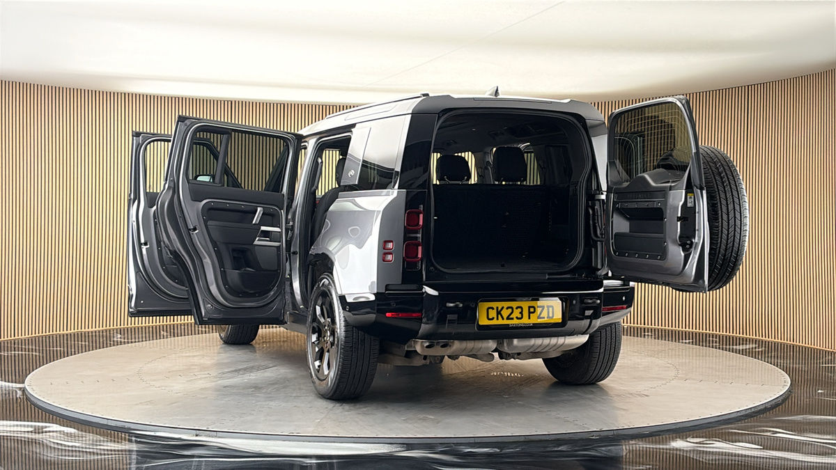 More views of Land Rover Defender 110