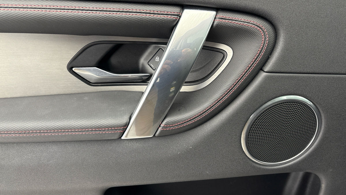 Land Rover Discovery Sport Image 19