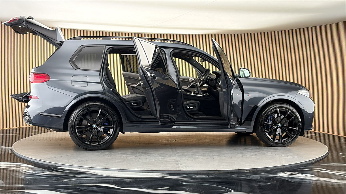 More views of BMW X7