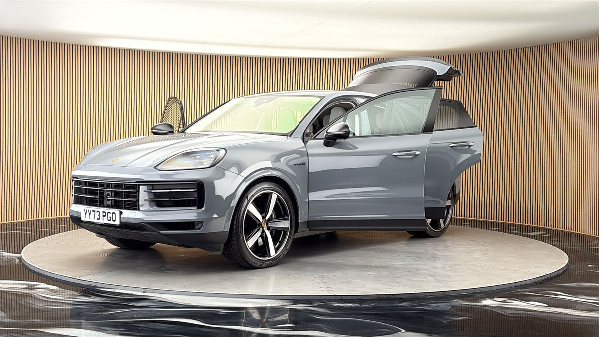 More views of Porsche Cayenne
