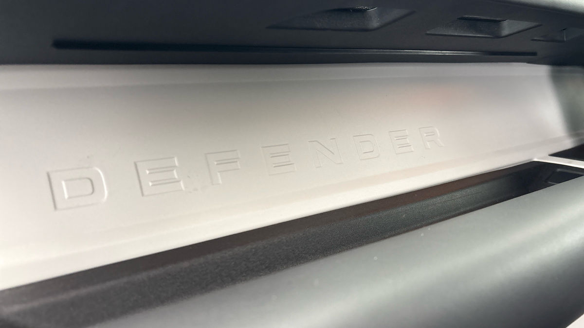 Land Rover Defender 90 Image 6