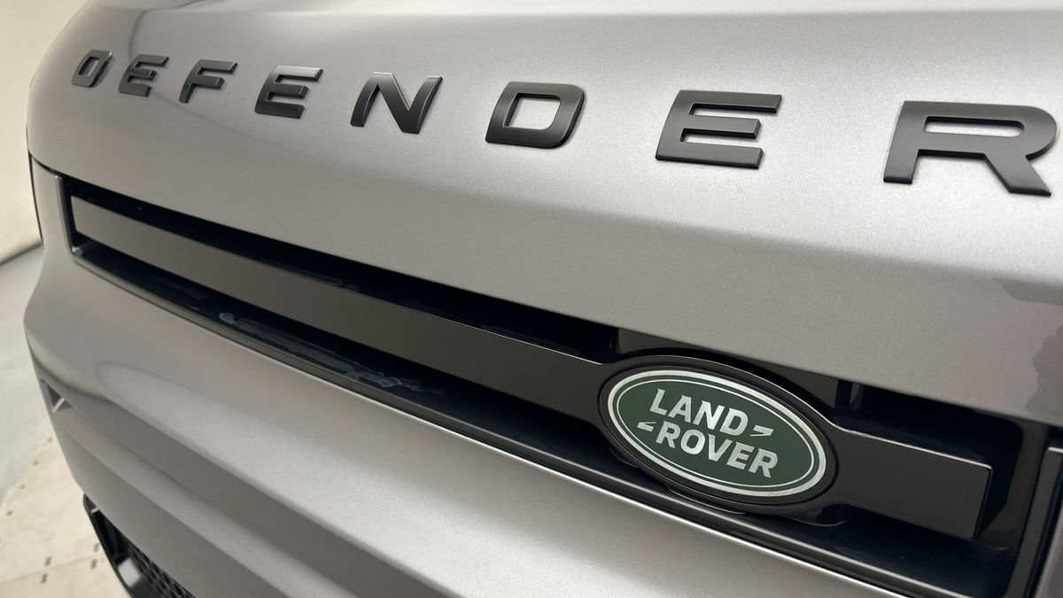 Land Rover Defender 90 Image 24